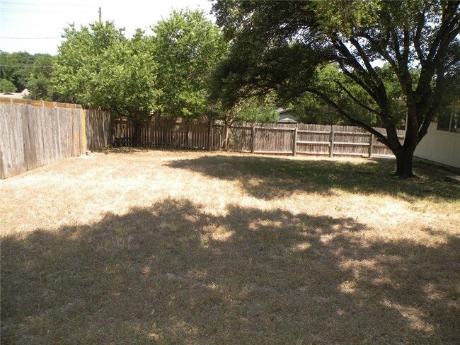Foto del edificio - 7700 Peaceful Hill Ln