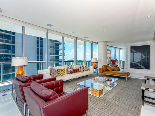 Building Photo - 17121 Collins Ave