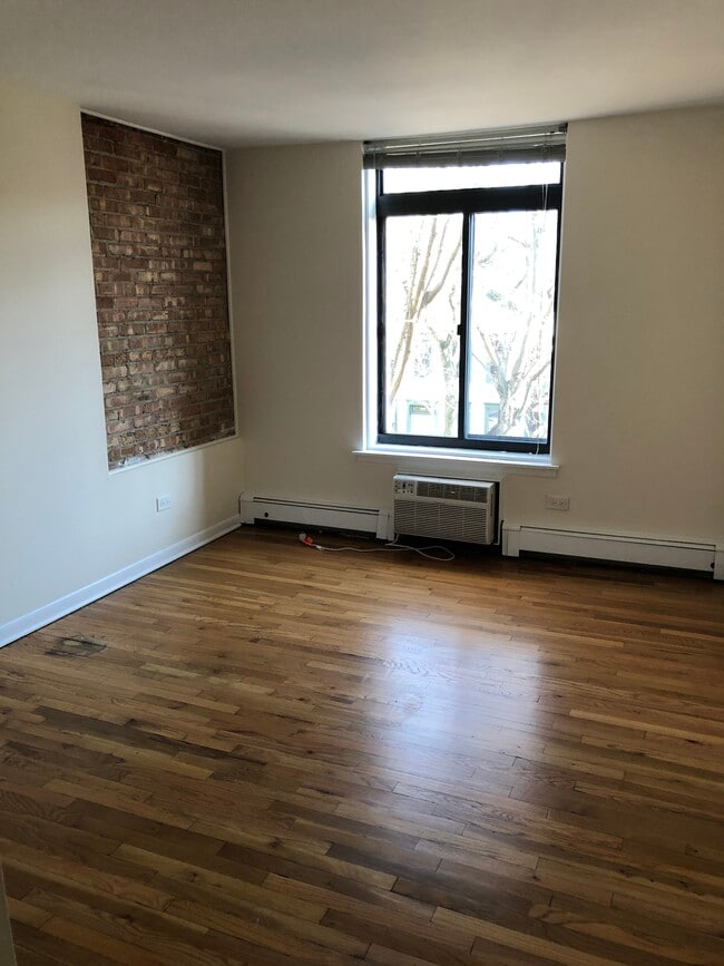 Bedroom - 1750 N Mohawk St