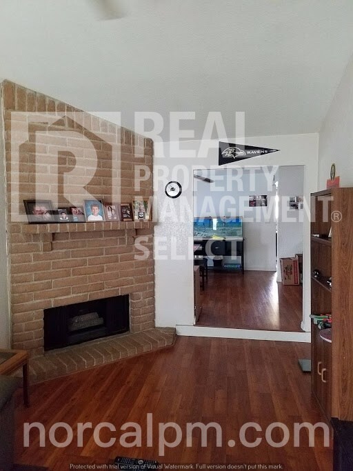 Building Photo - 2 Bed 1 Bath in Sacramento