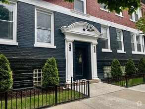 Building Photo - 5319 N Damen Ave