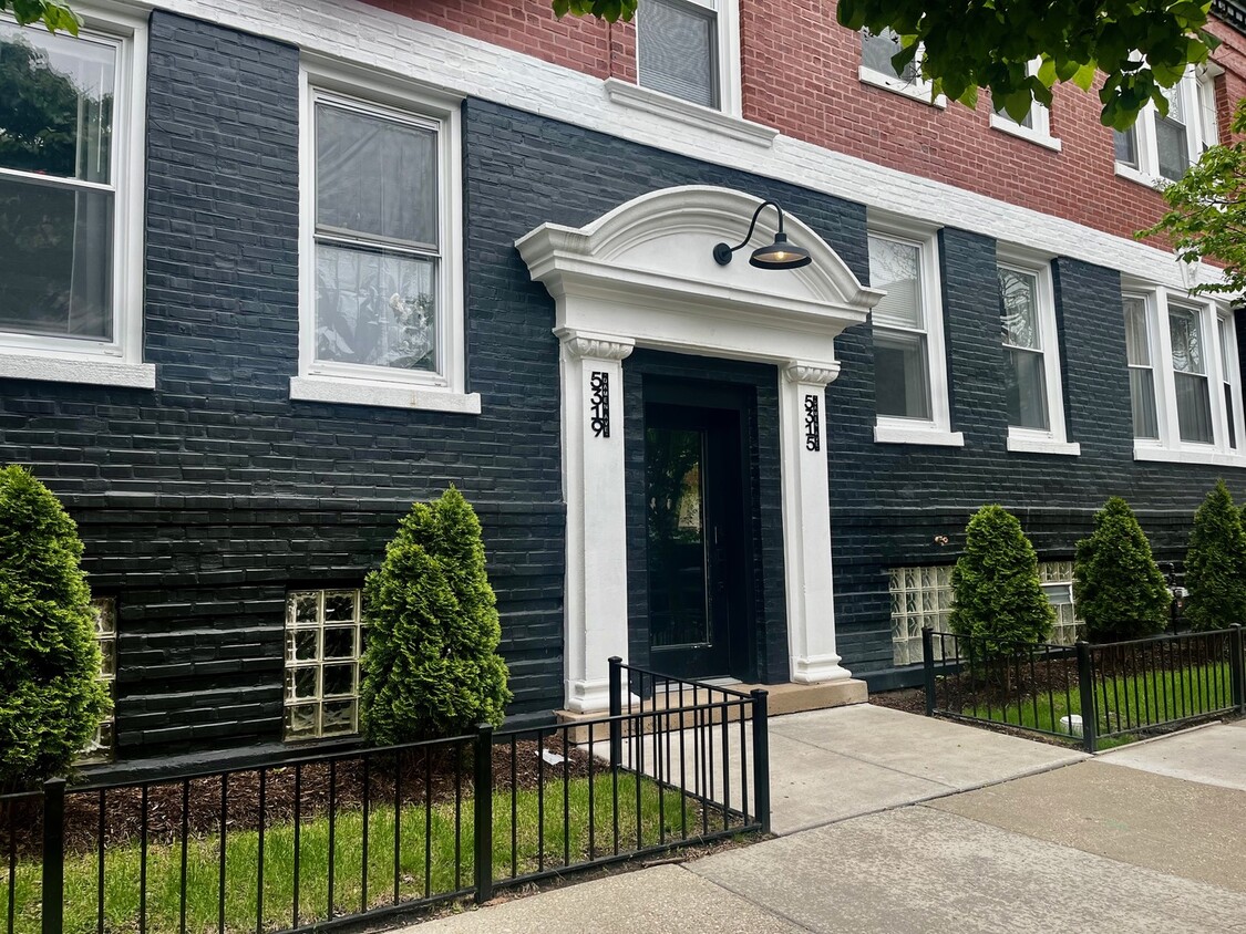 Foto principal - 5319 N Damen Ave