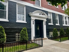 Building Photo - 5325 N Damen Ave