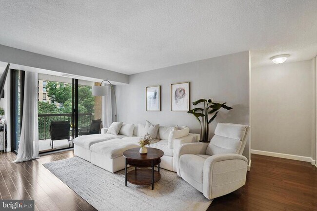 Foto del edificio - 4500 S Four Mile Run Dr