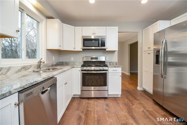 Building Photo - 2 Saddle Ridge Rd