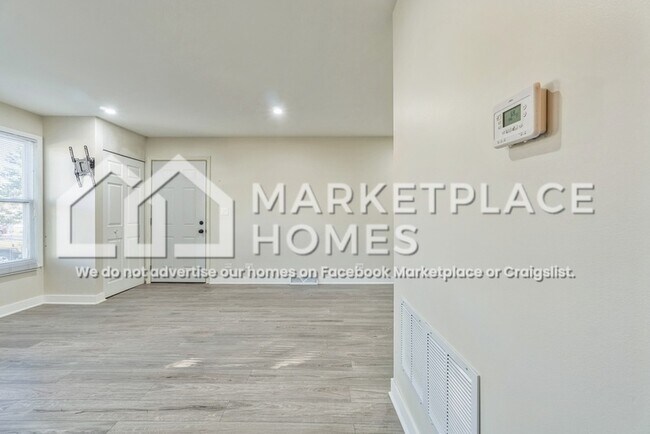 Foto del edificio - 512 Darlene Ln