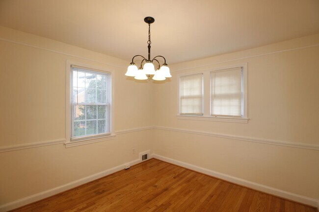 Building Photo - Single in Takoma