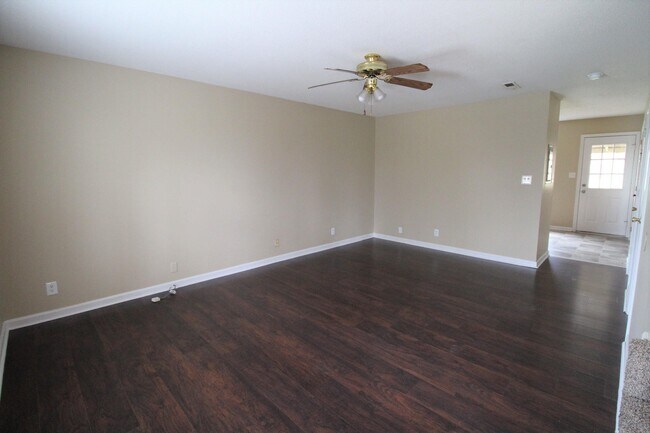 Building Photo - 2447 Caroline Dr