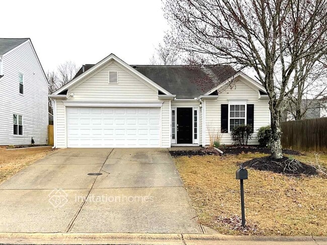 Building Photo - 302 Meadows Ln