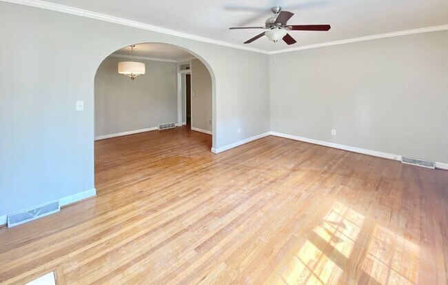 Building Photo - Charming brick home in Forest Acres
