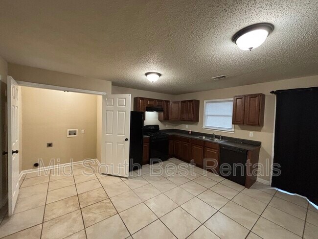 Foto del edificio - 4024 Pine Cone Dr