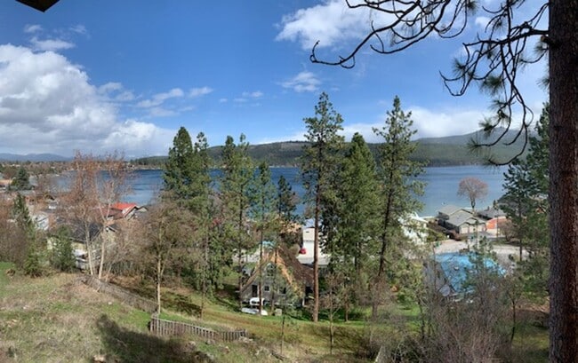 Building Photo - $2,595 / 4BR, 3.5BA Liberty Lake Executive...