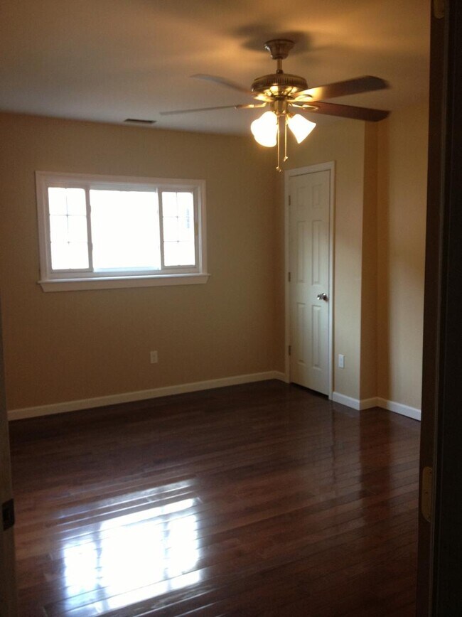 Foto del edificio - 158 Dryden Way