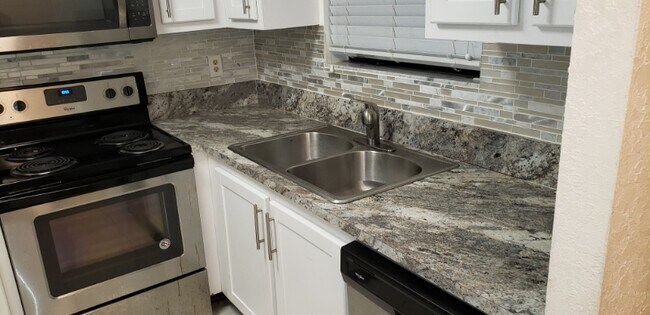 Foto del edificio - 6010 Shaker Wood Cir