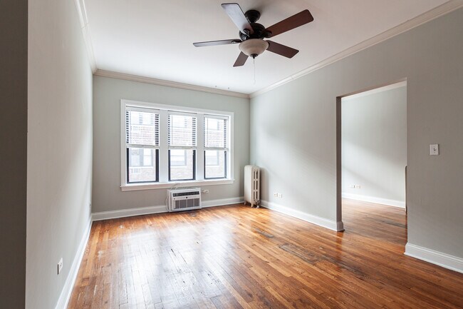 Building Photo - 736 W Addison St