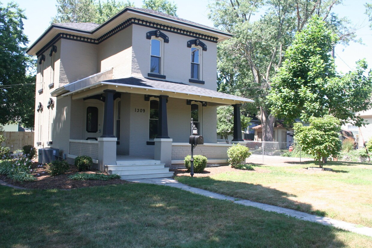 1309 Garfield Ave NW, Grand Rapids, MI 49504 House Rental in Grand