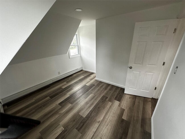 Building Photo - 13 E Marie St