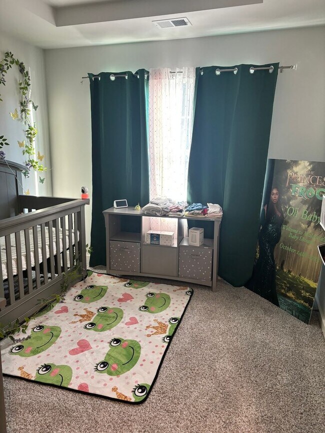 Building Photo - 659 The Heights Ln