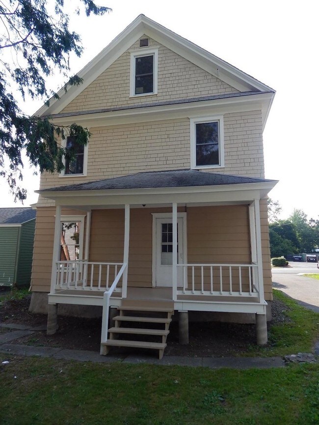 Building Photo - 2 Murdock Ave