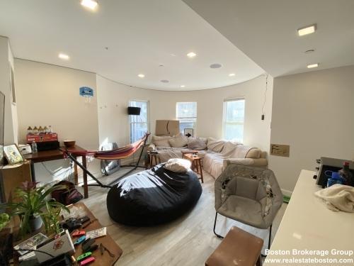 Building Photo - 5 bedroom in Boston MA
