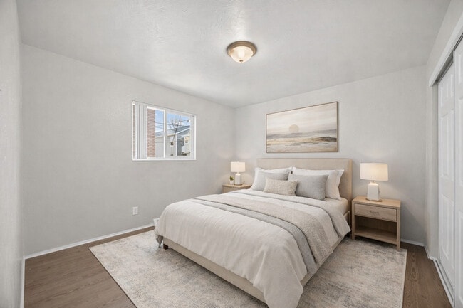 Building Photo - Cedar Court