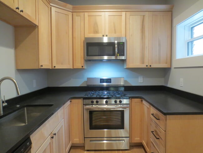 Building Photo - 1786 W 44th St