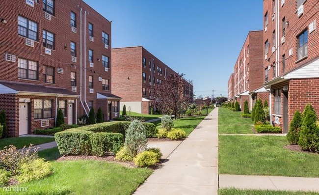 Building Photo - 1074 Bergen Ave