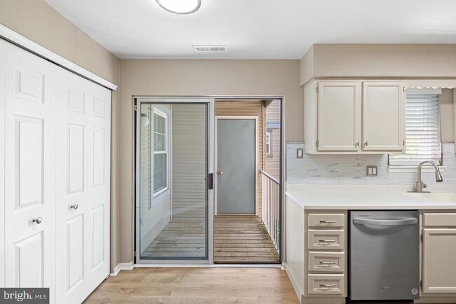 Building Photo - 107 Sweetwater Dr