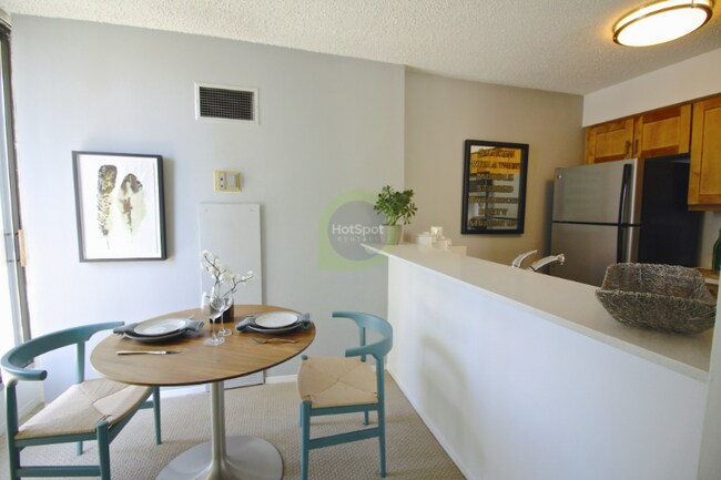 Photo - 758 N Dearborn St Apartment