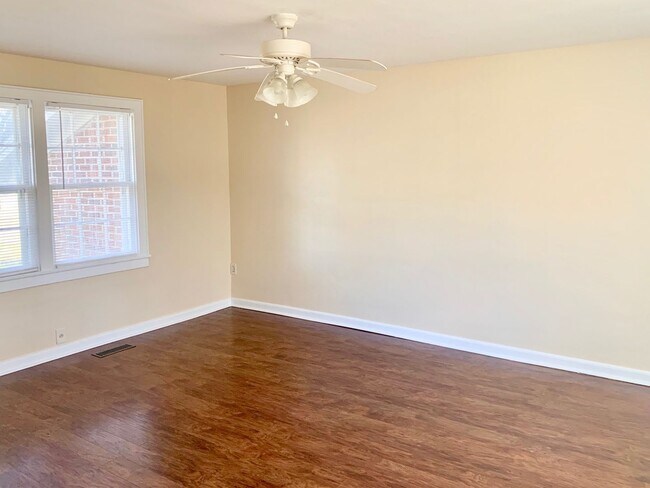 Building Photo - 112 Melrose - For Rent!