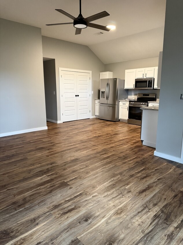 Building Photo - 1057 B E Olympia St