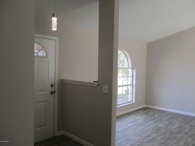Foto del edificio - 474 Tuloma Ave SW
