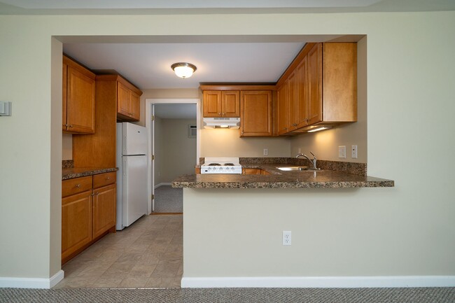 Kitchen - 158R Western Ave
