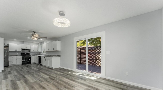 Kitchen/dining area - 5505 W 45th St