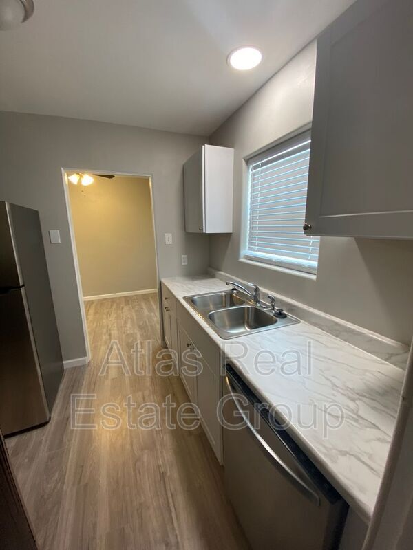 Building Photo - 3635 E Elida St