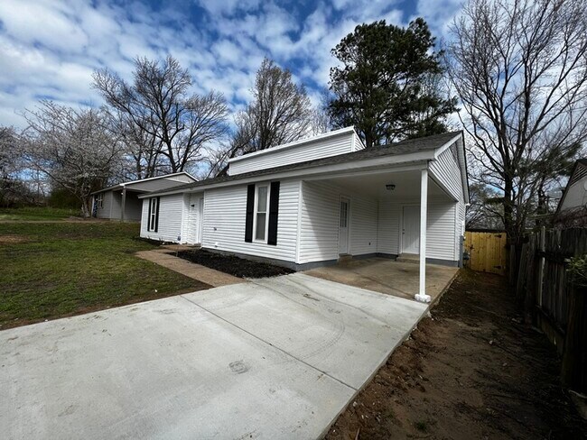 Foto del edificio - 3812 Kerfield Dr - Available Now!