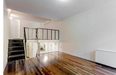 Foto del edificio - 85 E 10th St