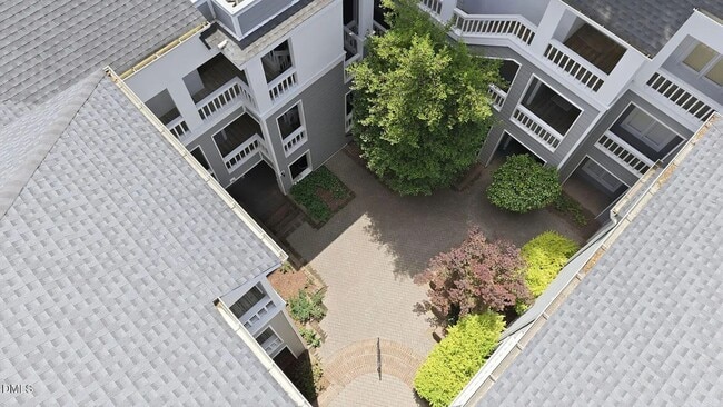 Building Photo - 700 Bishops Park Dr