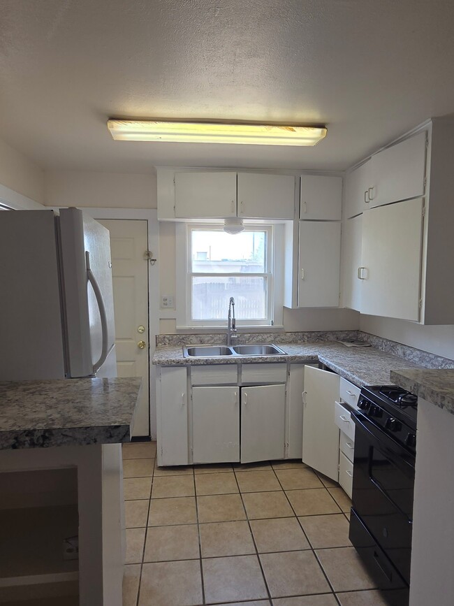 Foto del edificio - 3813 S Washington St