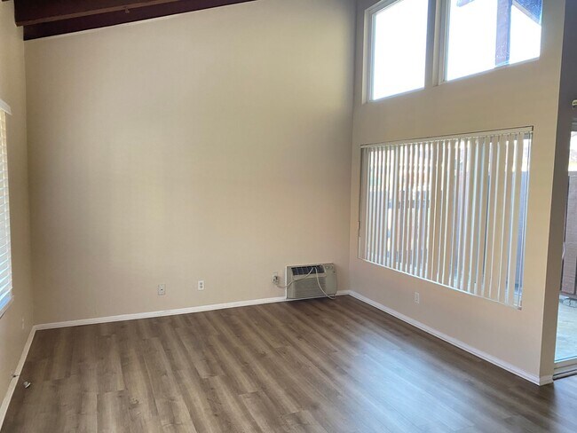 Building Photo - 2638 Phipps Ave