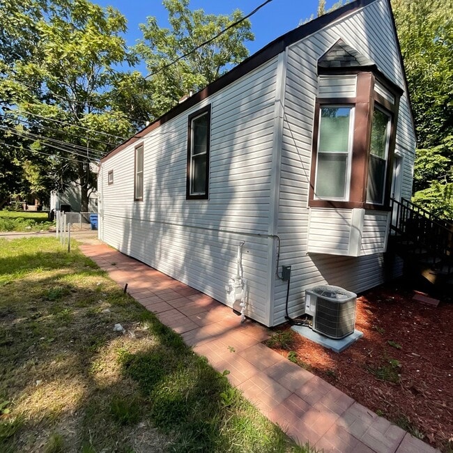 Building Photo - 6508 S Carpenter St