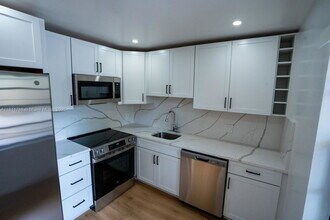 Building Photo - 136 S Cypress Rd