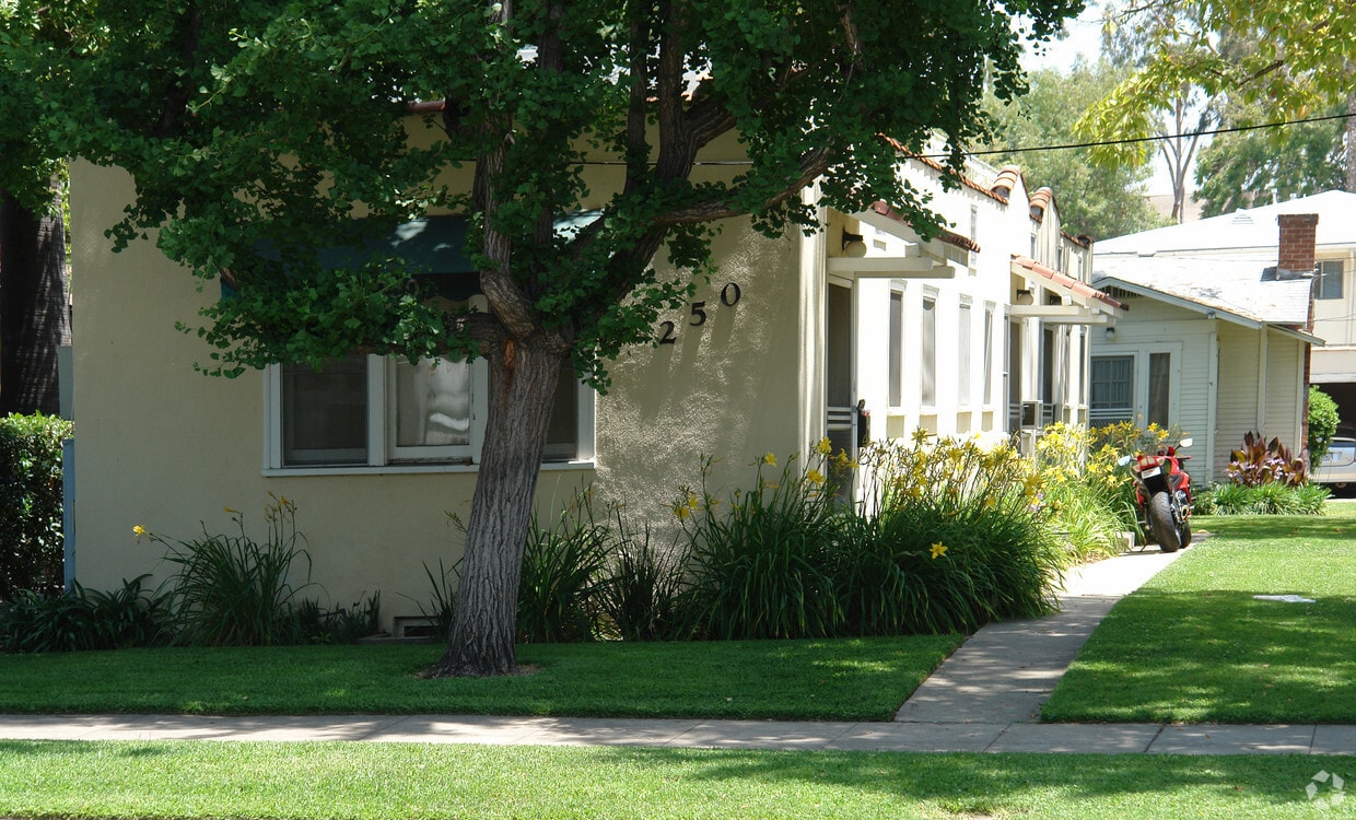 Building Photo - 250-252 S Catalina Ave