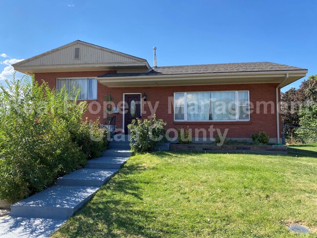 Building Photo - 4 Bedroom Orem home with Large Backyard