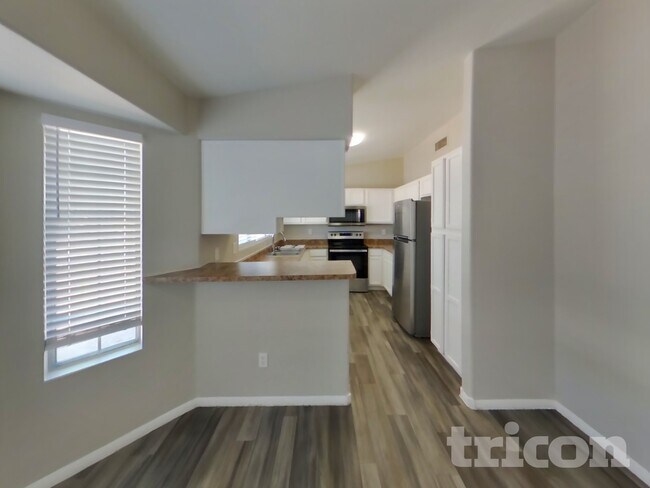 Foto del edificio - 4432 N 86th Dr