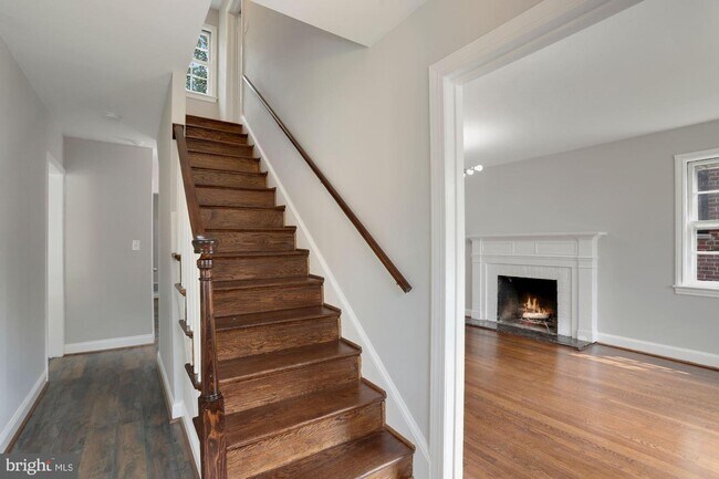 Building Photo - 4513 Butterworth Pl NW