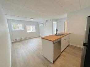 Building Photo - 360 Tecumseh Rd W