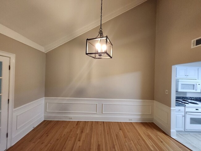 Building Photo - 624 Crown Pointe Dr