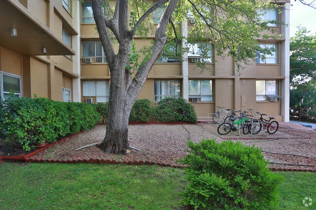 Espacio al aire libre - Highlander Apartments