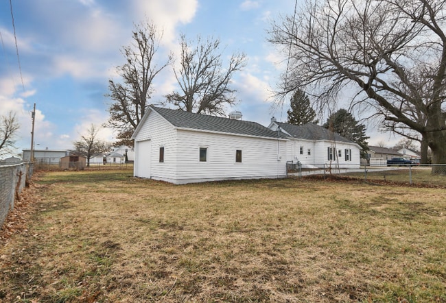 Building Photo - 213 Iowa St